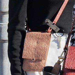 Zanj phone purse with Tana strap Pink